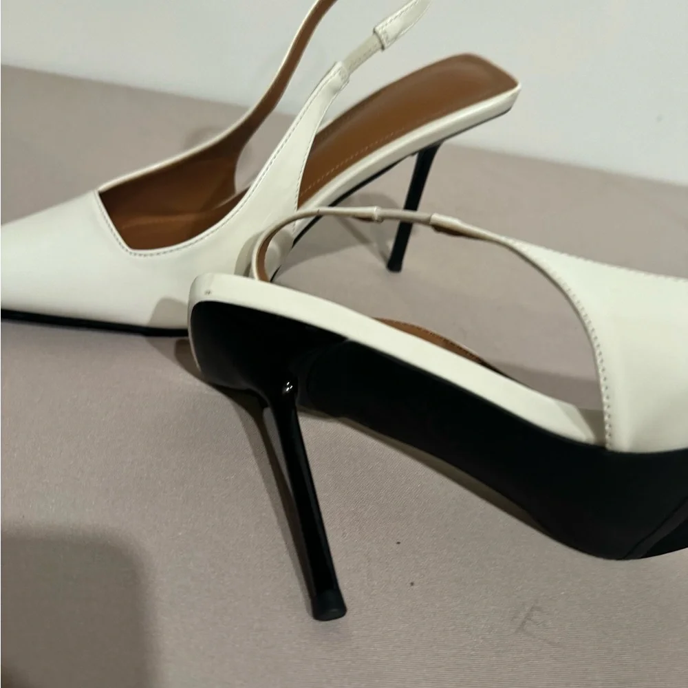 White shoes size 9 - Picture 6 of 16